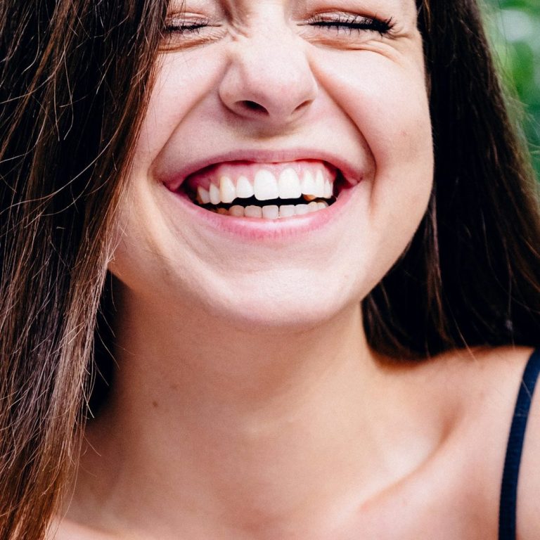 Bleaching macht die Zähne weißer Bleaching macht glücklich und strahlend weißen Zähnen.